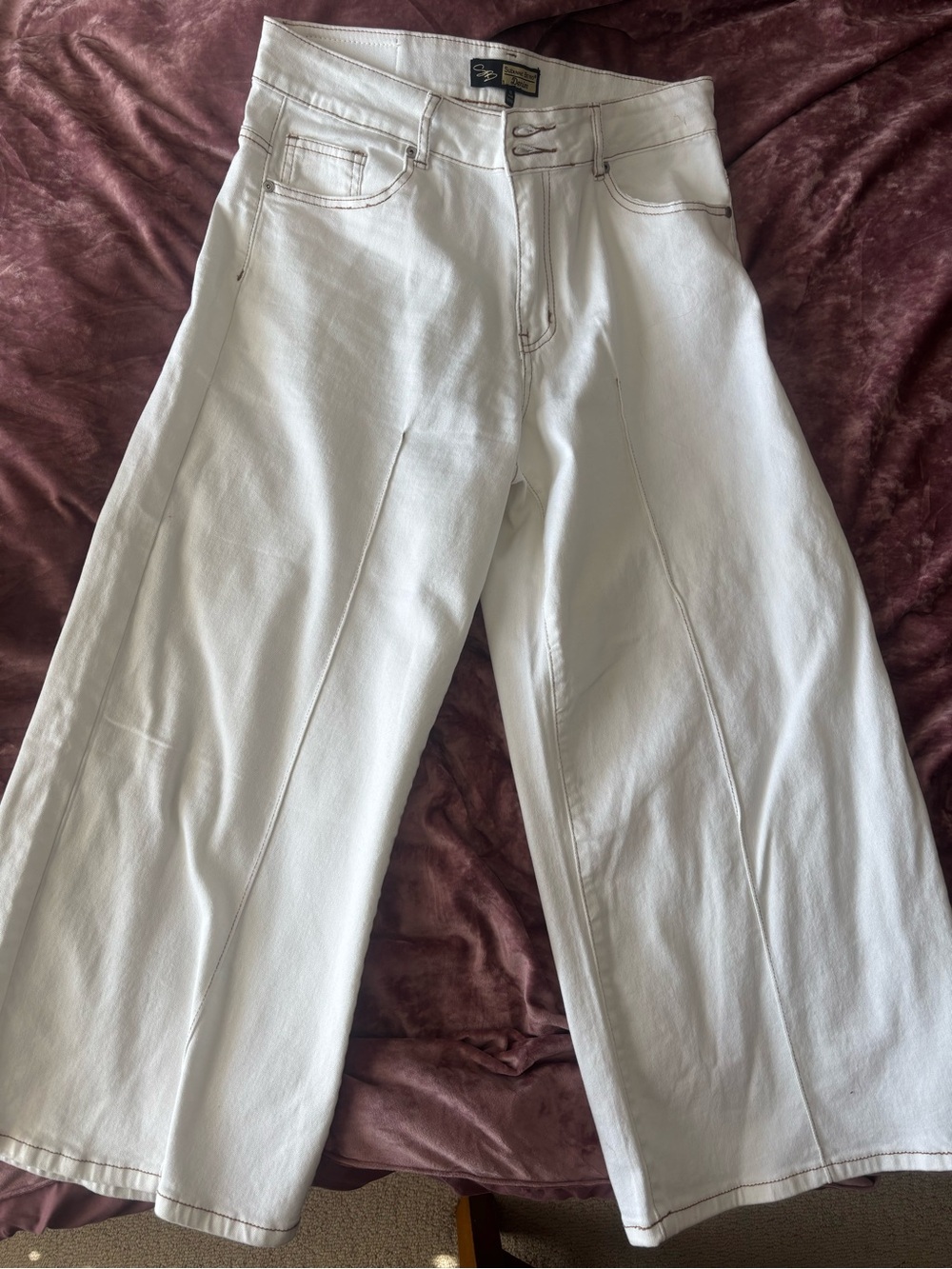 12 Suzanne Berro Cream Denim Jeans with Contrast Stitching